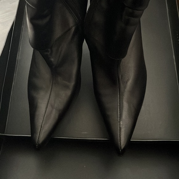 Pointed toe knee high side zipper boots - Picture 2 of 4